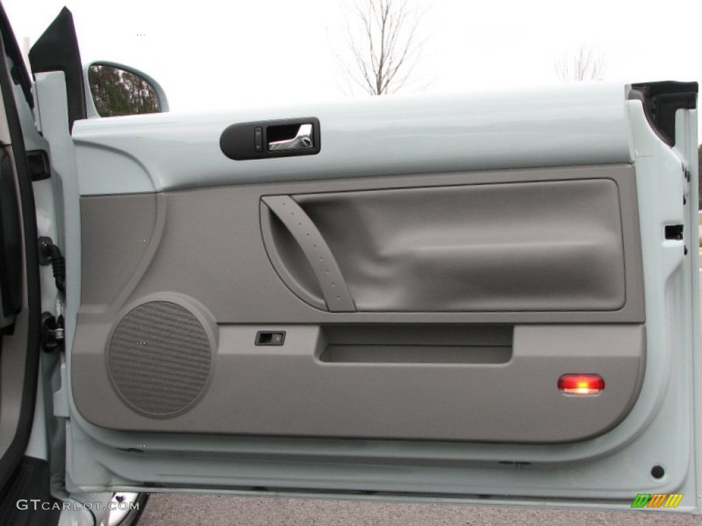 2004 Volkswagen New Beetle GLS 1.8T Convertible Gray Door Panel Photo #57330697