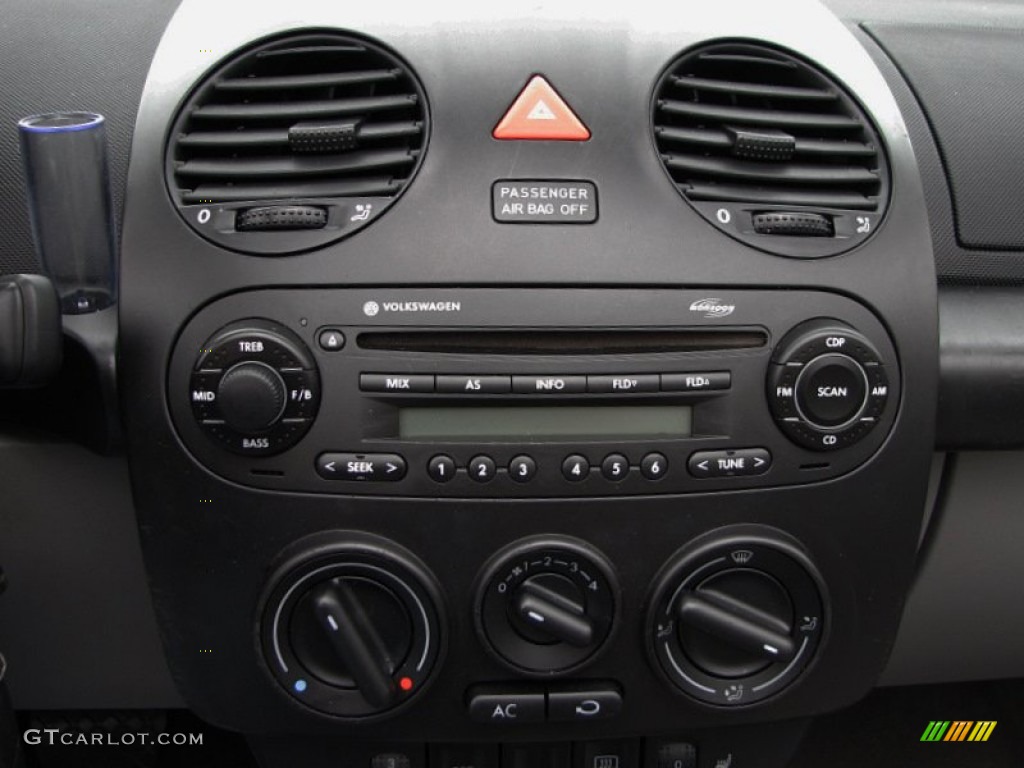 2004 Volkswagen New Beetle GLS 1.8T Convertible Controls Photo #57330796
