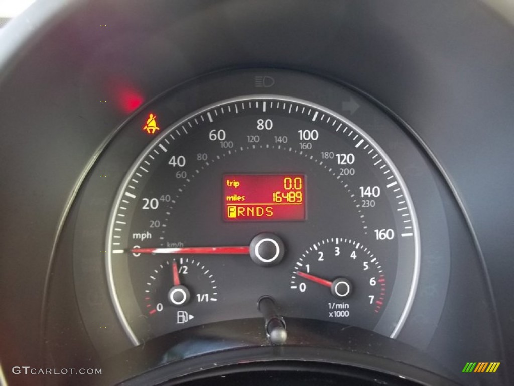 2010 Volkswagen New Beetle 2.5 Coupe Gauges Photo #57333138