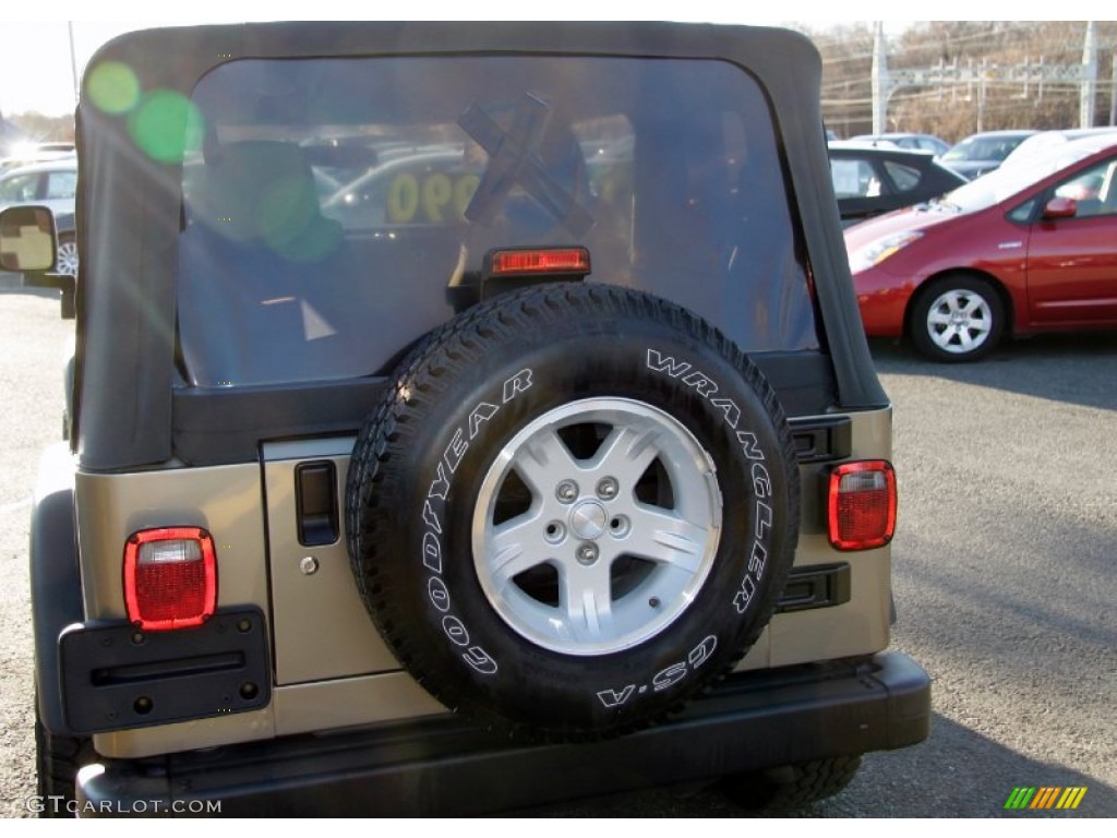 2004 Wrangler Sport 4x4 - Light Khaki Metallic / Dark Slate Gray photo #8
