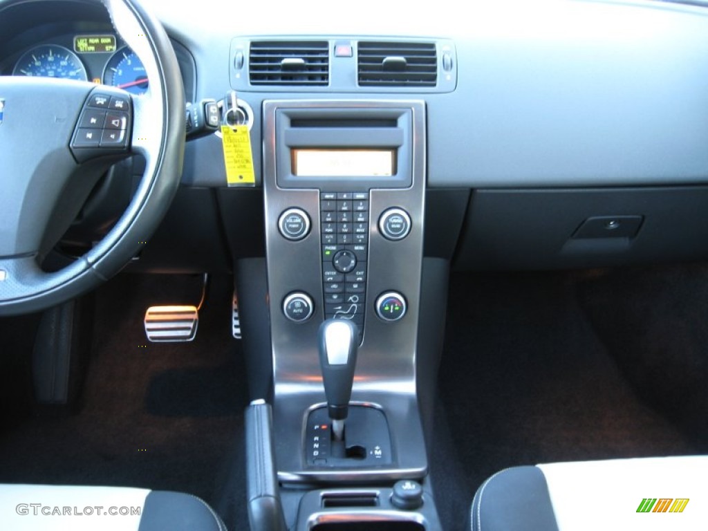 2011 V50 T5 R-Design - Ice White / R-Design Off Black/Cream photo #24