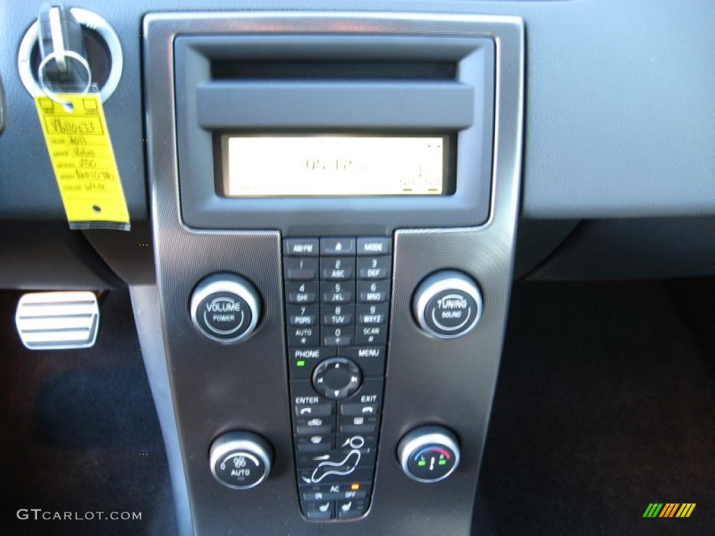 2011 V50 T5 R-Design - Ice White / R-Design Off Black/Cream photo #25