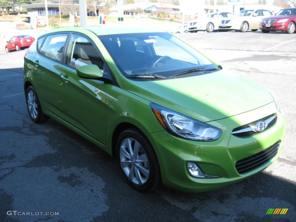 2012 Accent SE 5 Door - Electrolyte Green / Black photo #4