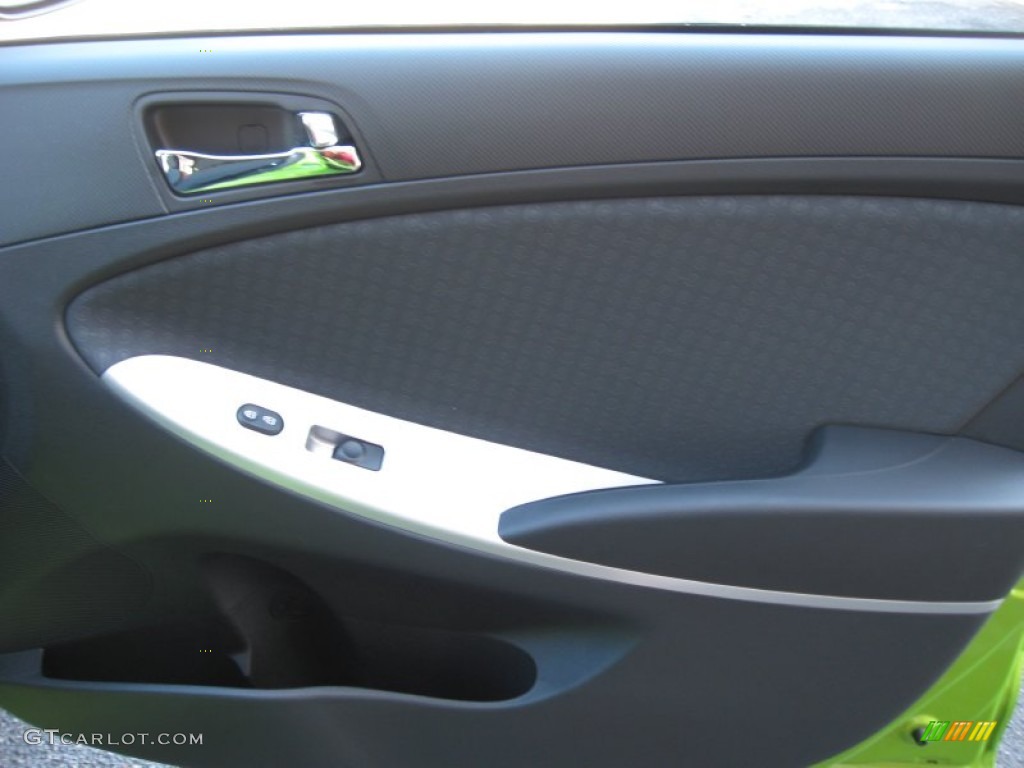 2012 Accent SE 5 Door - Electrolyte Green / Black photo #21