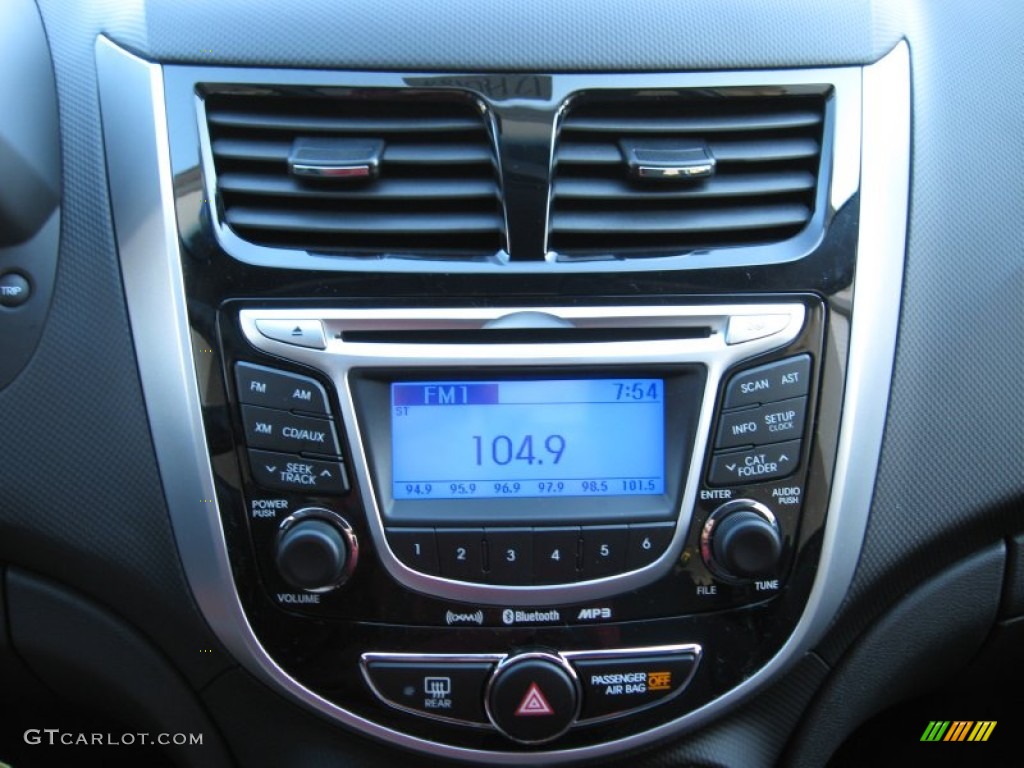 2012 Accent SE 5 Door - Electrolyte Green / Black photo #24