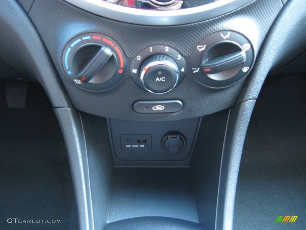 2012 Hyundai Accent SE 5 Door Controls Photo #57341221