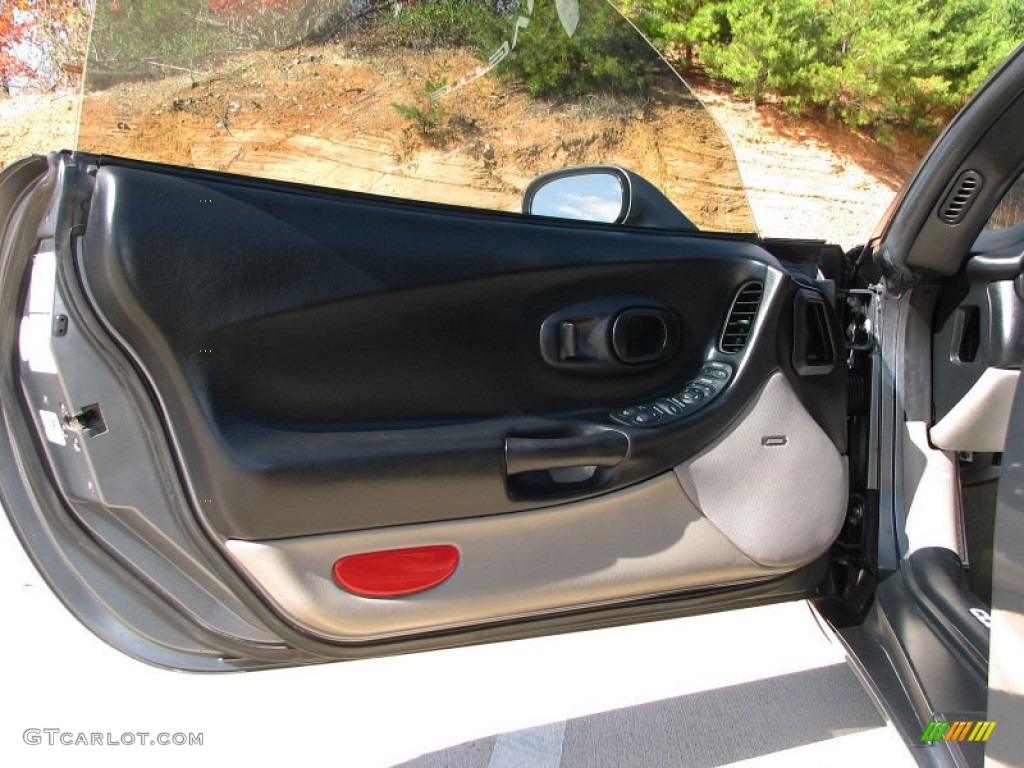 2003 Chevrolet Corvette Coupe Light Gray Door Panel Photo #57345154