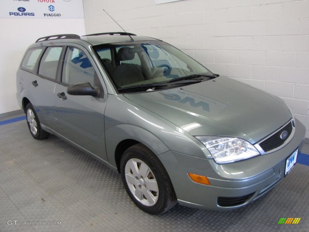 2006 Focus ZXW SE Wagon - Light Tundra Metallic / Dark Pebble/Light Pebble photo #1