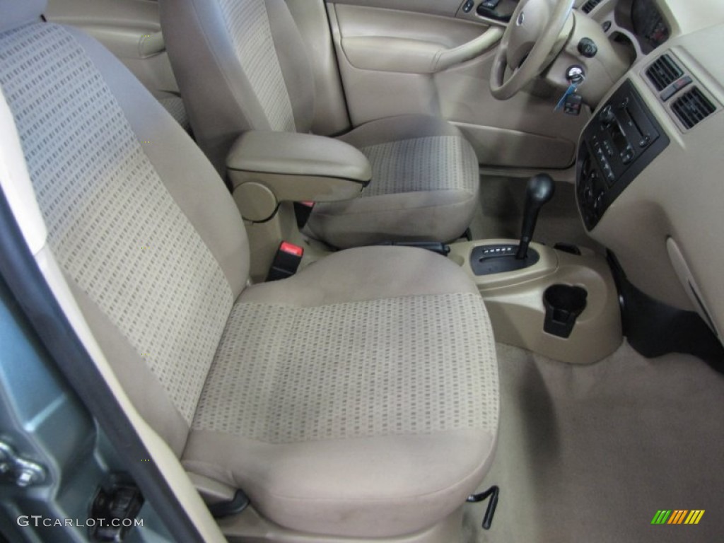 2006 Ford Focus ZXW SE Wagon interior Photo #57351025