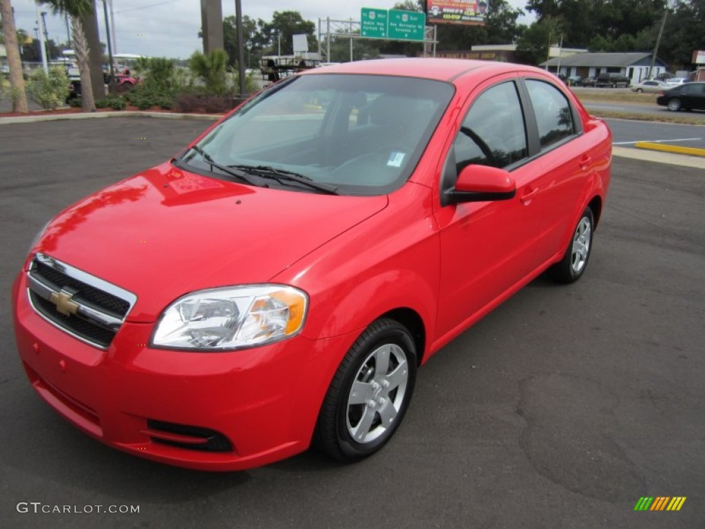 2010 Aveo LT Sedan - Victory Red / Charcoal photo #2