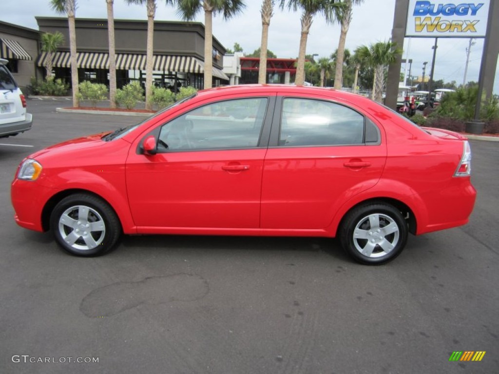 2010 Aveo LT Sedan - Victory Red / Charcoal photo #4