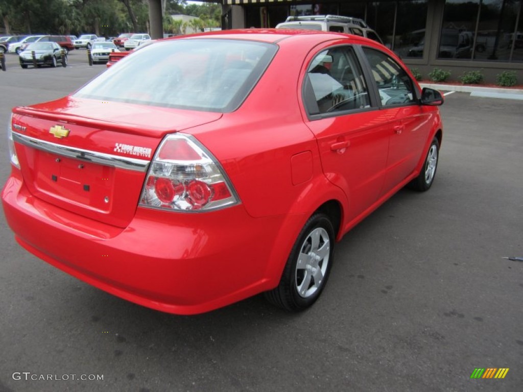 2010 Aveo LT Sedan - Victory Red / Charcoal photo #6