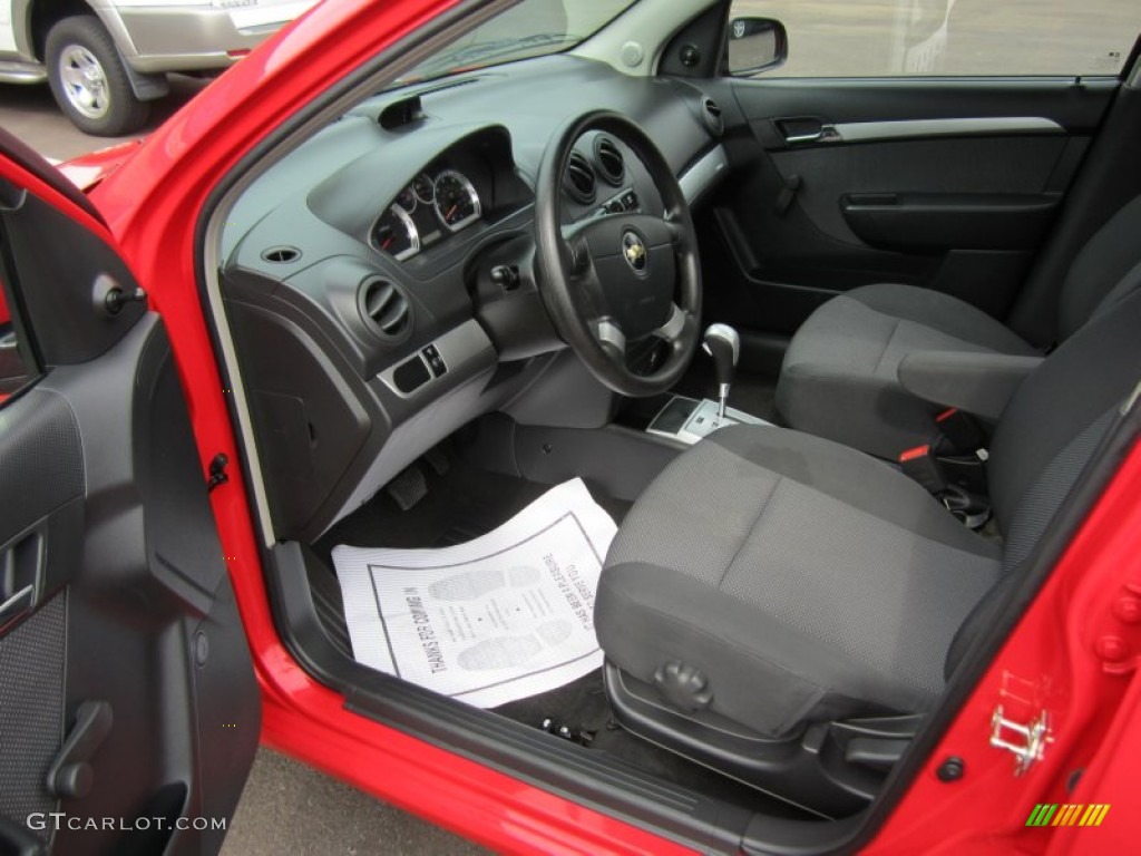 2010 Aveo LT Sedan - Victory Red / Charcoal photo #9