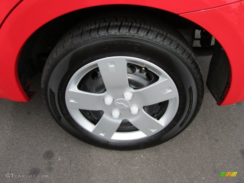 2010 Aveo LT Sedan - Victory Red / Charcoal photo #16