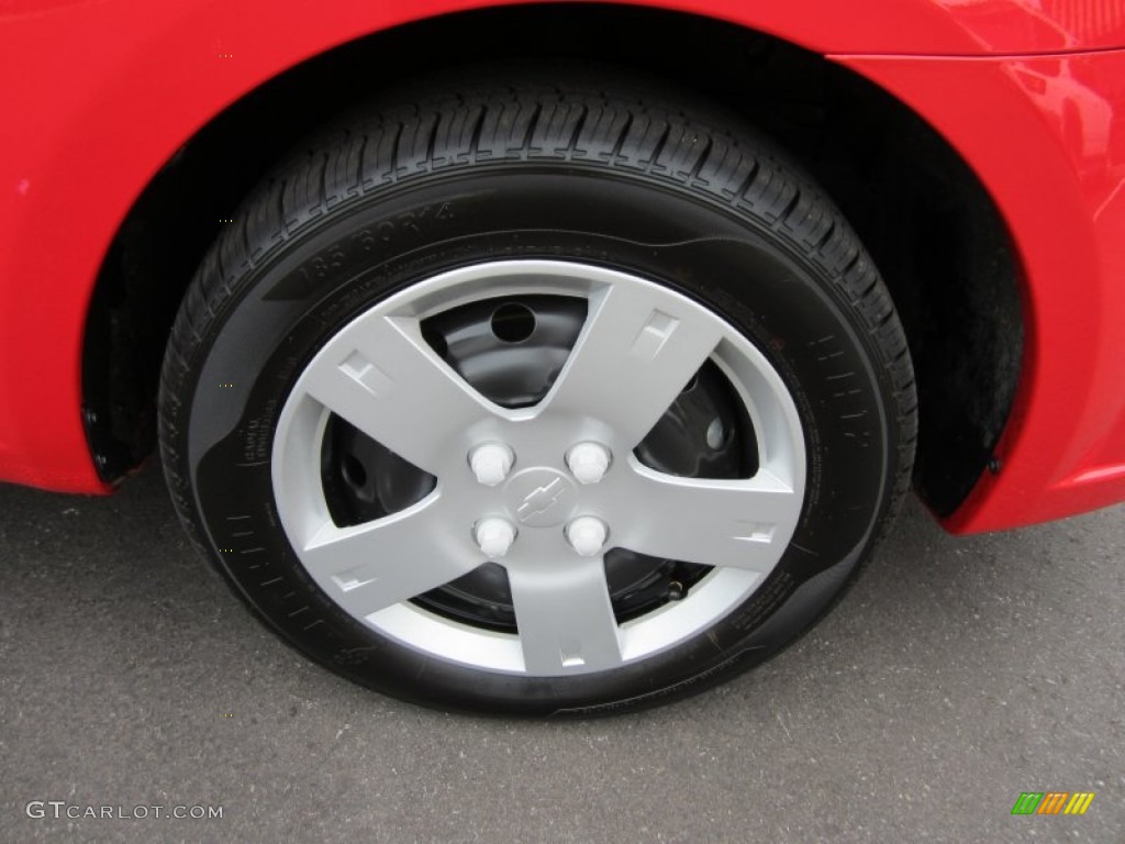 2010 Aveo LT Sedan - Victory Red / Charcoal photo #18