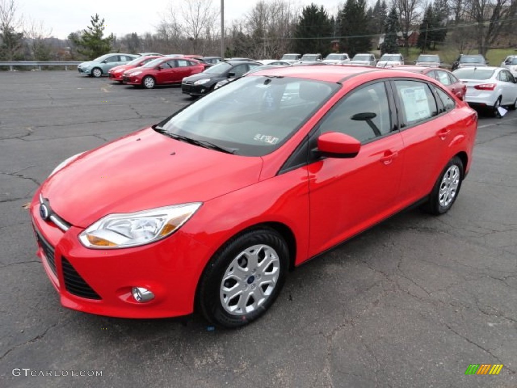 2012 Focus SE Sedan - Race Red / Charcoal Black photo #5