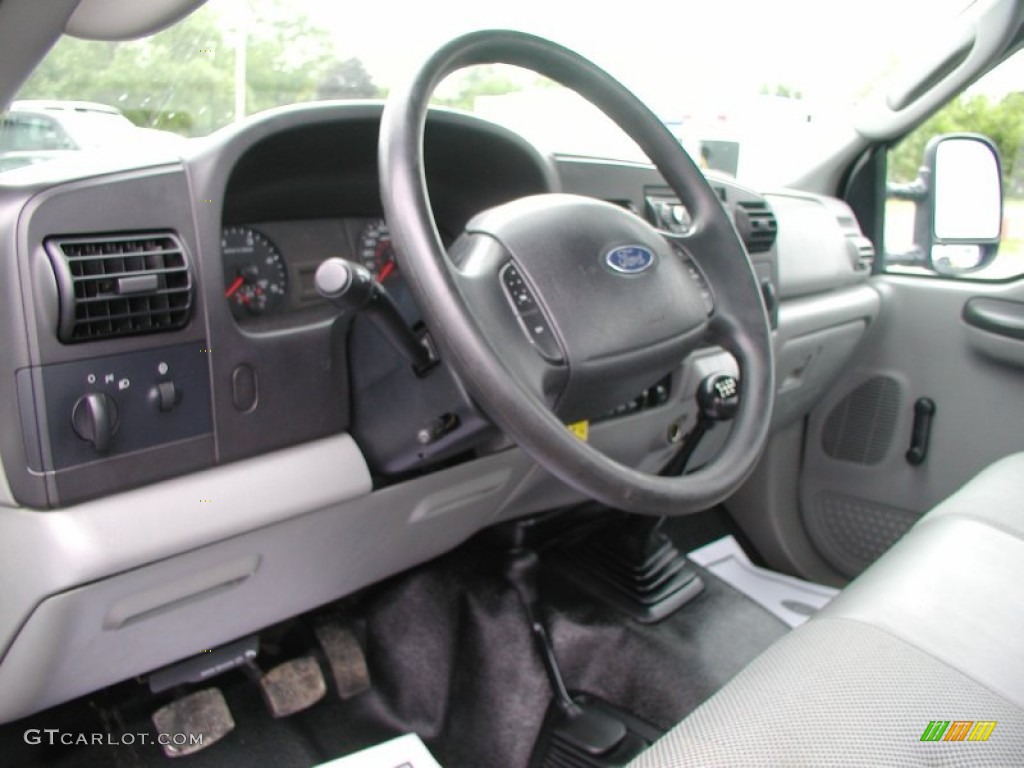2006 Ford F250 Super Duty XL Regular Cab 4x4 Medium Flint Steering Wheel Photo #57377228