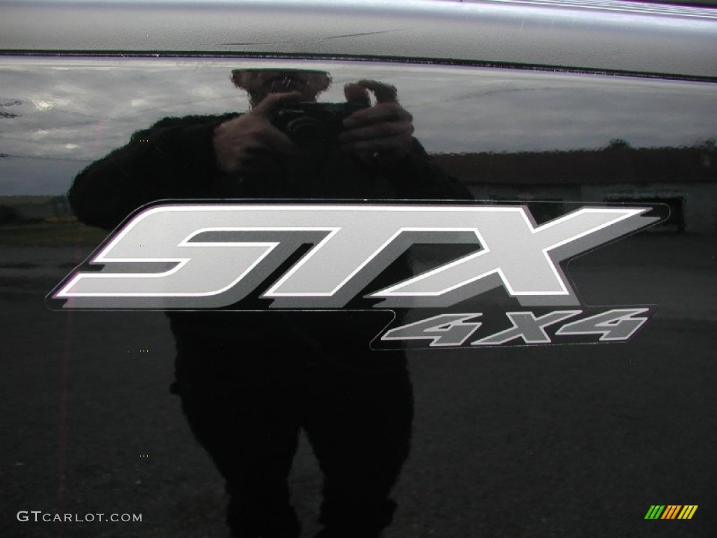 2005 F150 STX SuperCab 4x4 - Black / Medium Flint Grey photo #23