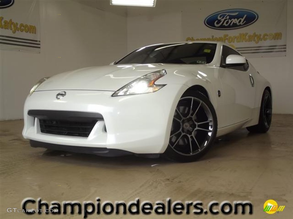 2009 370Z Coupe - Pearl White / Black Cloth photo #1