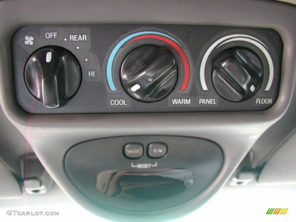 2000 Ford Excursion XLT 4x4 Controls Photo #57379904