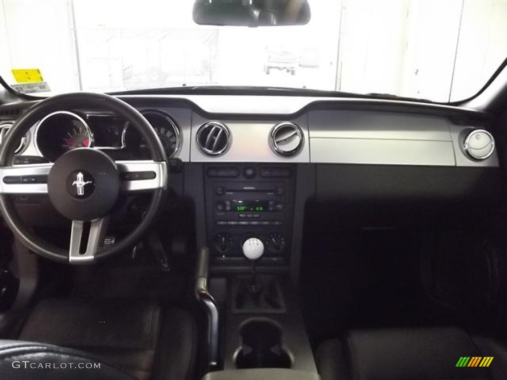2005 Ford Mustang GT Premium Coupe Dark Charcoal Dashboard Photo #57393341