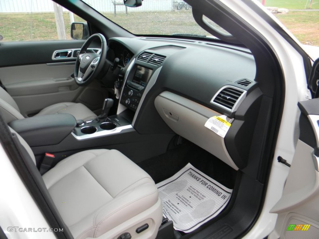 2011 Explorer XLT 4WD - White Platinum Tri-Coat / Medium Light Stone photo #18