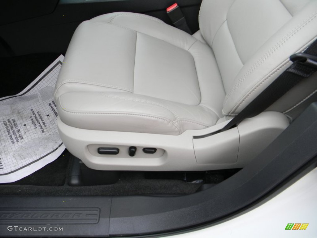 2011 Explorer XLT 4WD - White Platinum Tri-Coat / Medium Light Stone photo #25