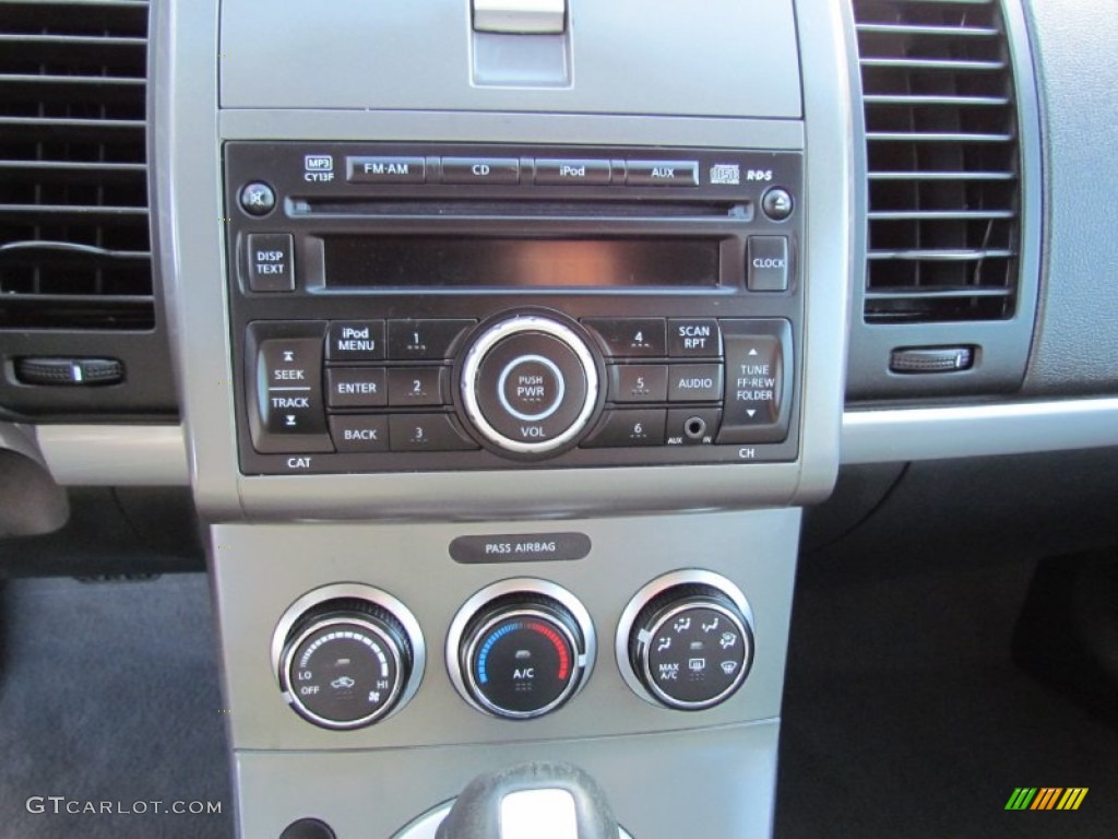 2010 Sentra 2.0 S - Aspen White / Charcoal photo #12