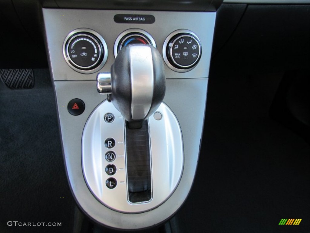 2010 Sentra 2.0 S - Aspen White / Charcoal photo #13