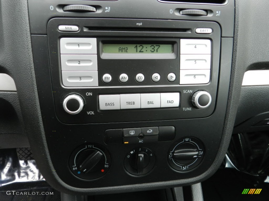 2008 Volkswagen Rabbit 2 Door Controls Photo #57401405