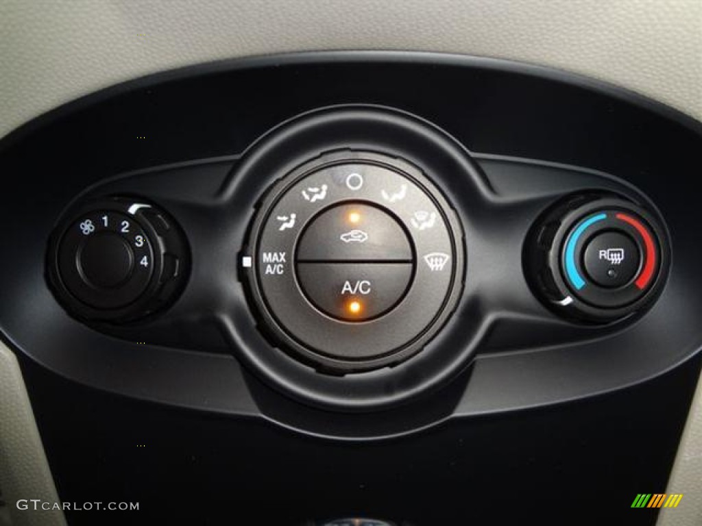 2012 Ford Fiesta SE Hatchback Controls Photo #57403091