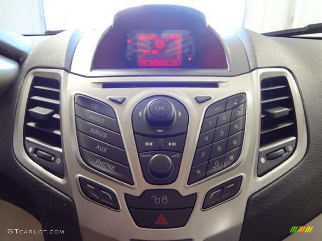 2012 Ford Fiesta SE Hatchback Controls Photo #57403099