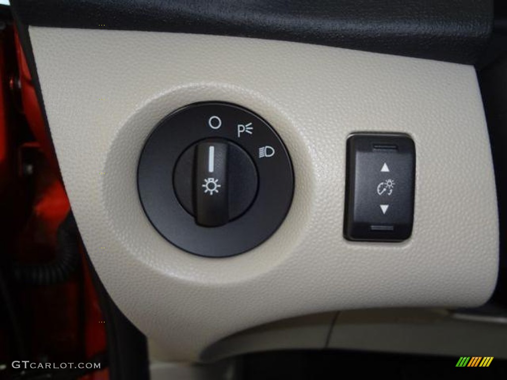 2012 Ford Fiesta SE Hatchback Controls Photo #57403151