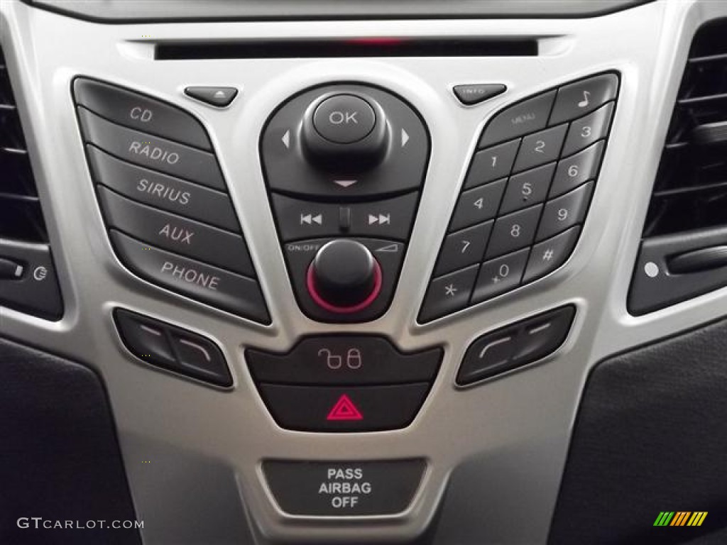 2012 Ford Fiesta SE Hatchback Controls Photo #57403700