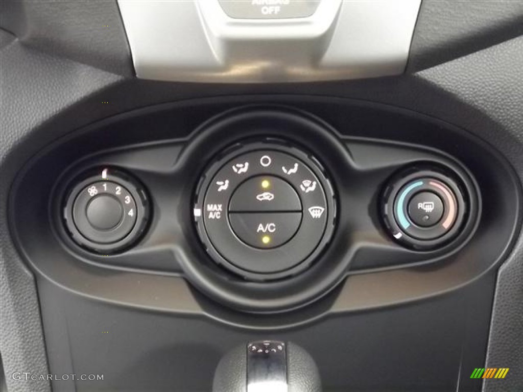2012 Ford Fiesta SE Hatchback Controls Photo #57403709