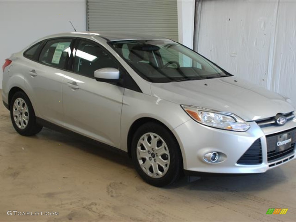 2012 Focus SE Sedan - Ingot Silver Metallic / Charcoal Black photo #3