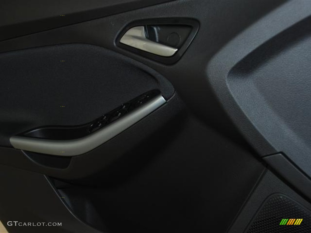 2012 Focus SE Sport Sedan - Sterling Grey Metallic / Two-Tone Sport photo #17