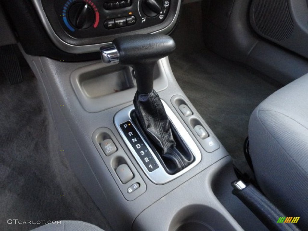 2003 L Series L200 Sedan - Medium Red / Gray photo #16