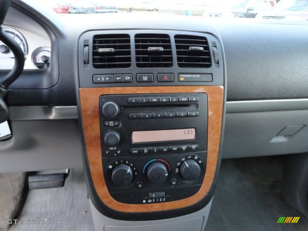 2005 Saturn Relay 3 Controls Photo #57408419