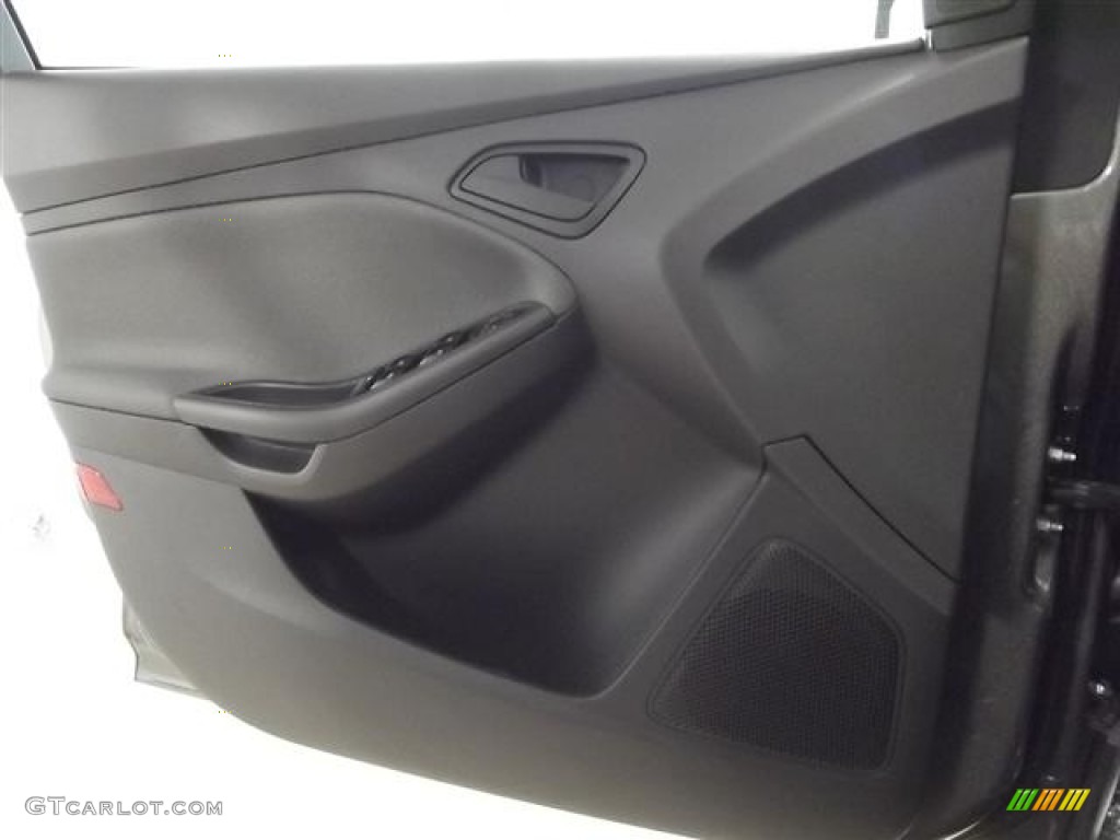 2012 Focus SE Sedan - Sterling Grey Metallic / Charcoal Black photo #19