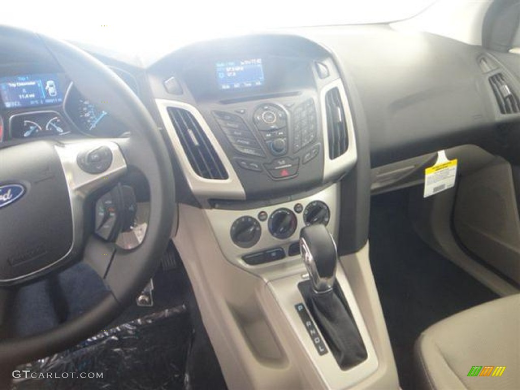 2012 Focus SE Sedan - Sonic Blue Metallic / Stone photo #14