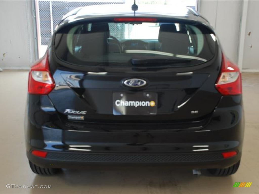 2012 Focus SE 5-Door - Black / Charcoal Black photo #5