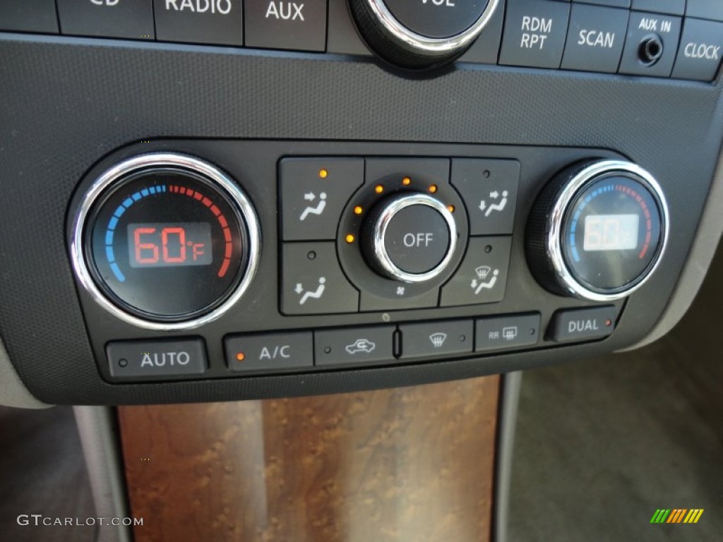 2009 Nissan Altima 3.5 SE Controls Photos