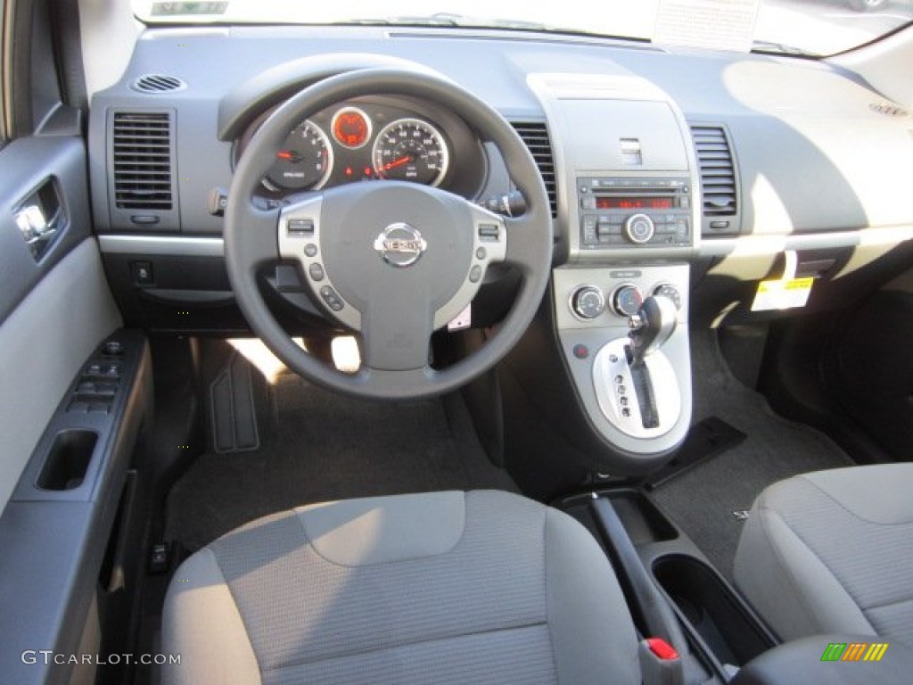 2012 Sentra 2.0 SR - Super Black / Charcoal photo #14