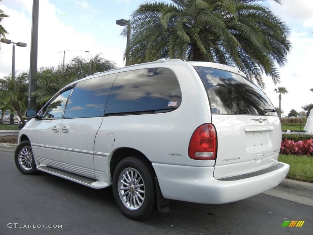 Golden White Pearl 2000 Chrysler Town & Country Limited Exterior Photo #57418016