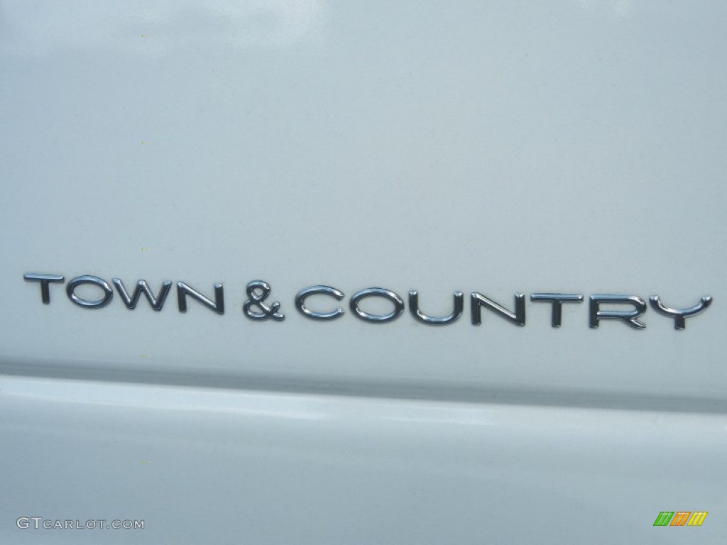 2000 Chrysler Town & Country Limited Marks and Logos Photo #57418023