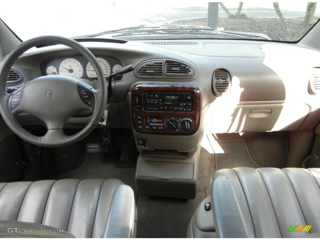 2000 Chrysler Town & Country Limited Dashboard Photos
