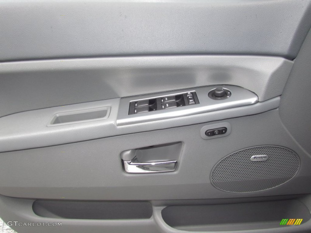 2007 Grand Cherokee SRT8 4x4 - Bright Silver Metallic / Medium Slate Gray photo #12