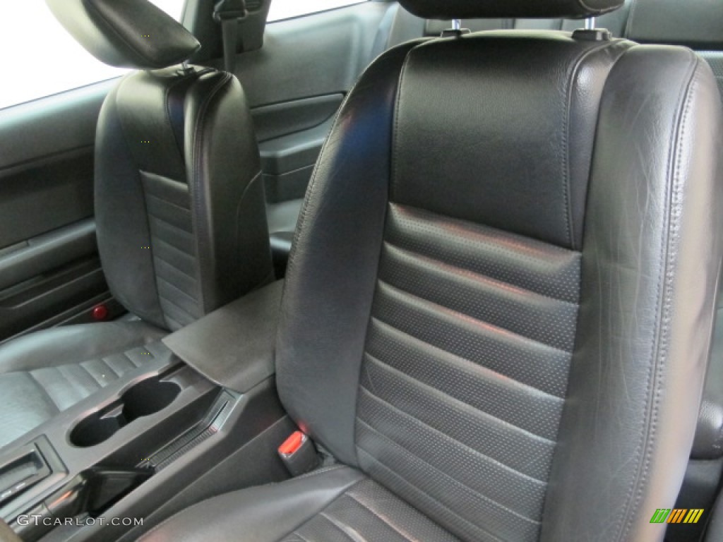 Dark Charcoal Interior 2005 Ford Mustang GT Premium Coupe Photo #57429331
