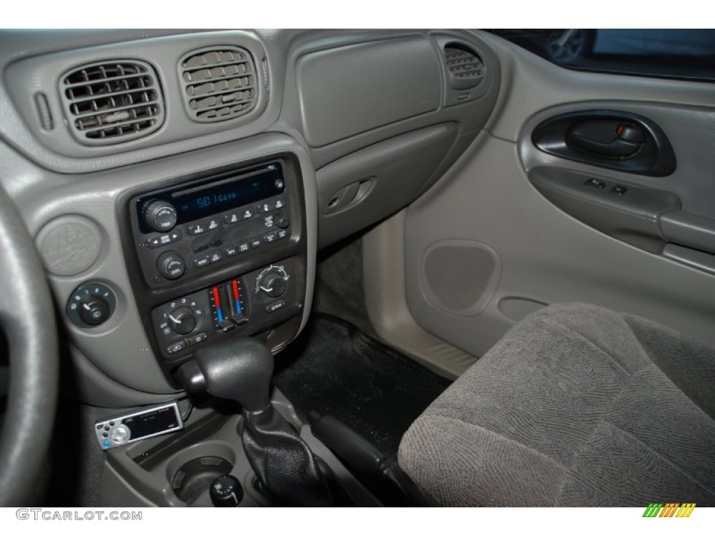 2004 TrailBlazer EXT LS - Dark Gray Metallic / Medium Pewter photo #9